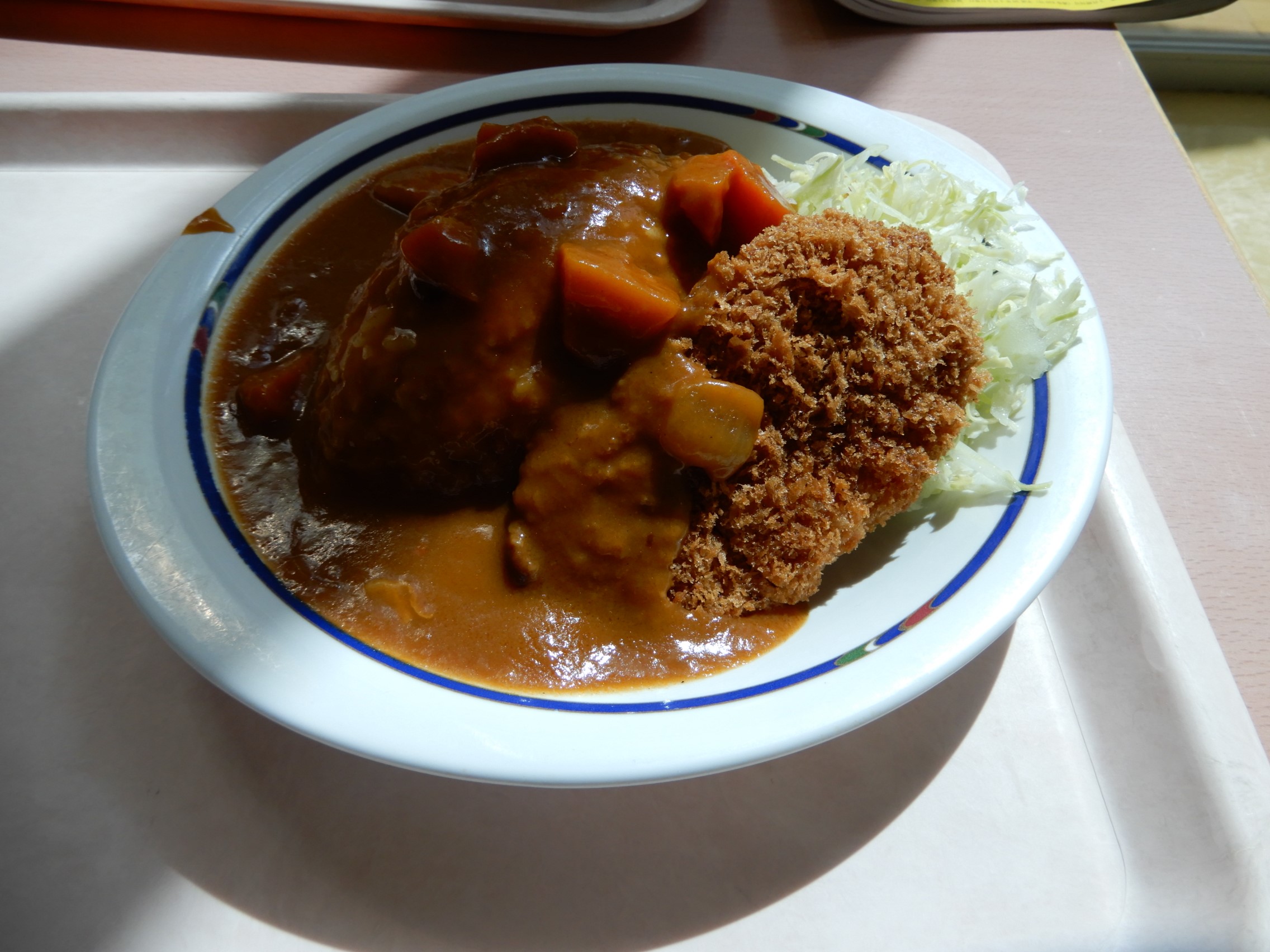 昼ごはんのカツカレー