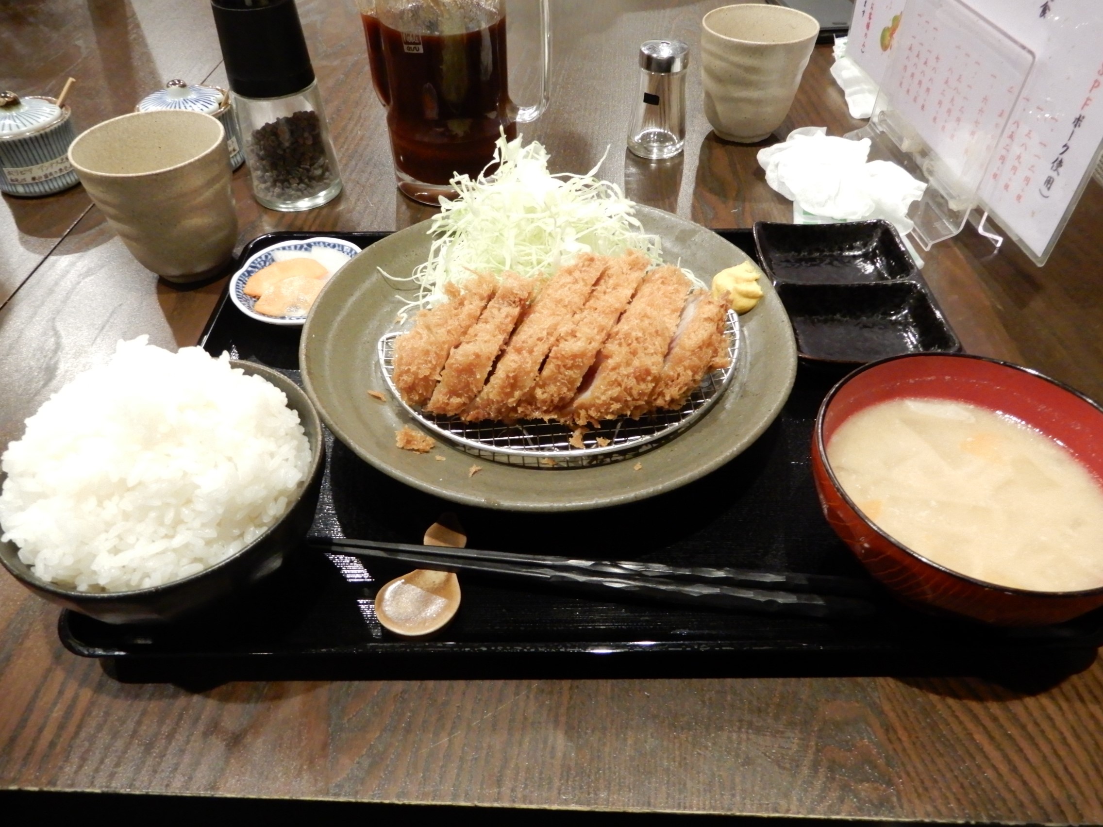 とんかつと大森の米飯など