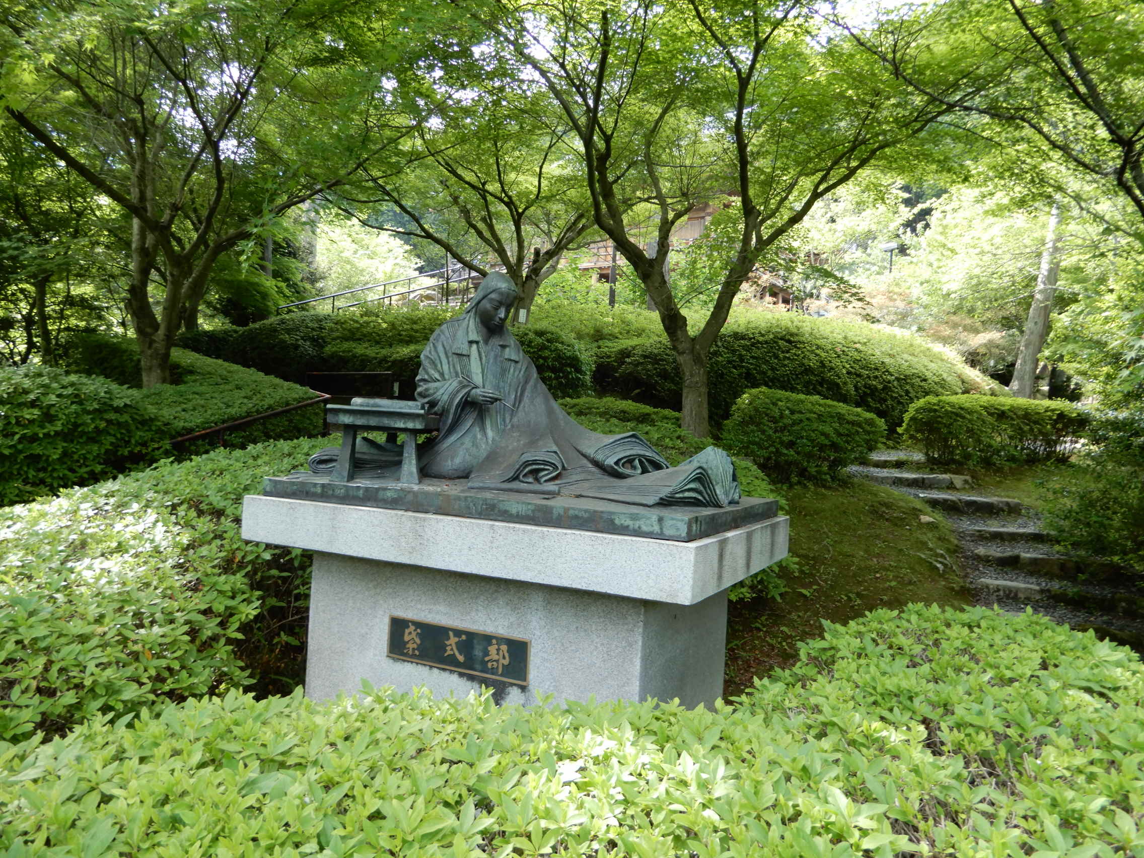 石山寺の紫式部像