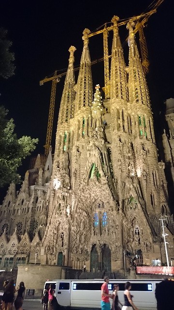 夜間のサグラダファミリア