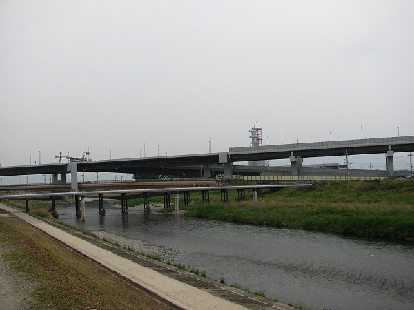 鴨川から阪神高速